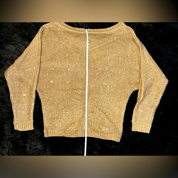 Gold sweater, size M, gently worn. - Picture 3 of 7